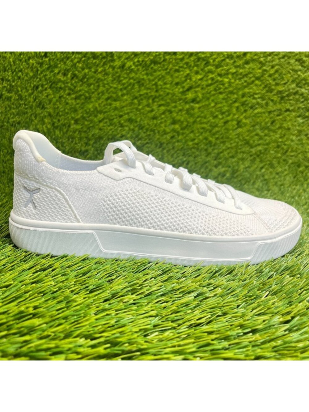 Flux Adapt Trainer White Womens Size 9 Mens Size 7.5 Athletic Shoes Sneakers